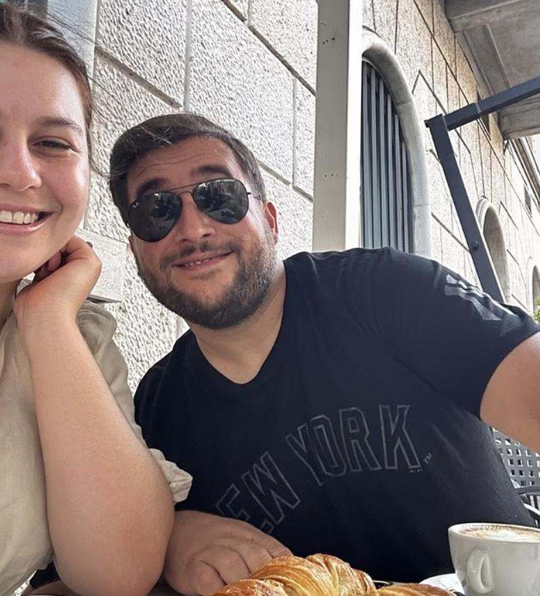 Doi soți care nu mai făceau față ratelor au renunțat la tot și au cumpărat o casă total renovată în Italia, care a costat cât o mașină 1057368