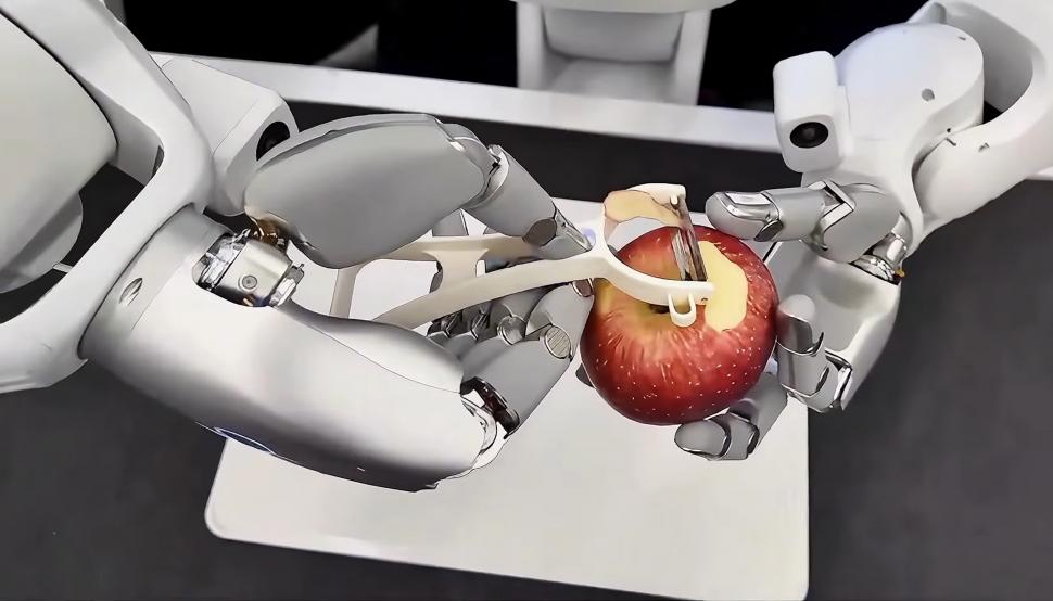Un robot umanoid dovedește că poate să descojească un măr cu două mâini, exact ca oamenii: Cum arată North și ce știe să mai facă 1057252