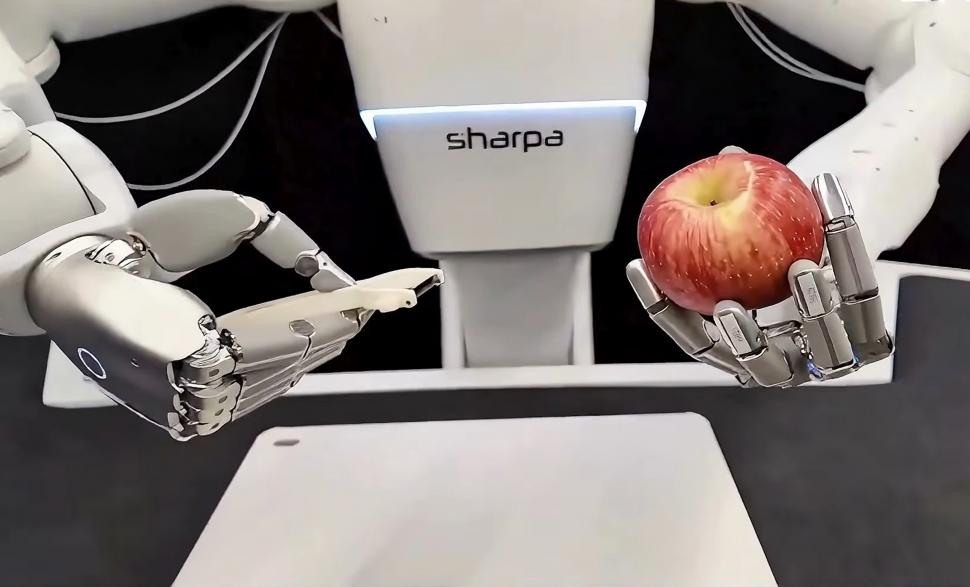 Un robot umanoid dovedește că poate să descojească un măr cu două mâini, exact ca oamenii: Cum arată North și ce știe să mai facă 1057254