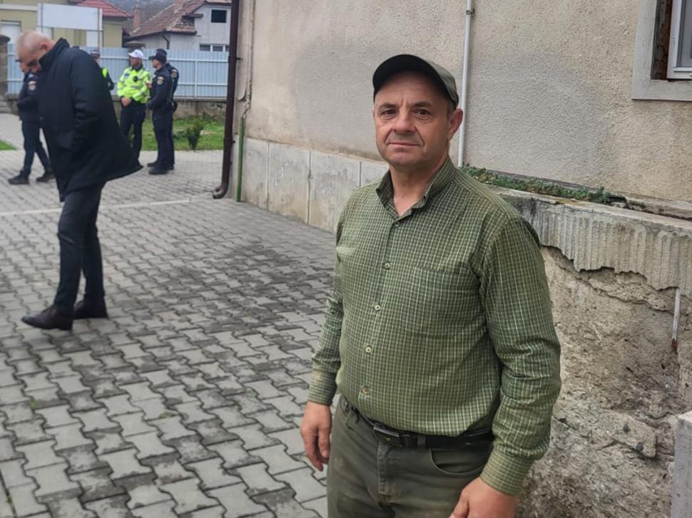 El este Aurel Frandeș, pădurarul care le-a găsit pe Melisa și Rebeca, fetițele de 4 și 5 ani dispărute de acasă: Romsilva l-a premiat 1057663