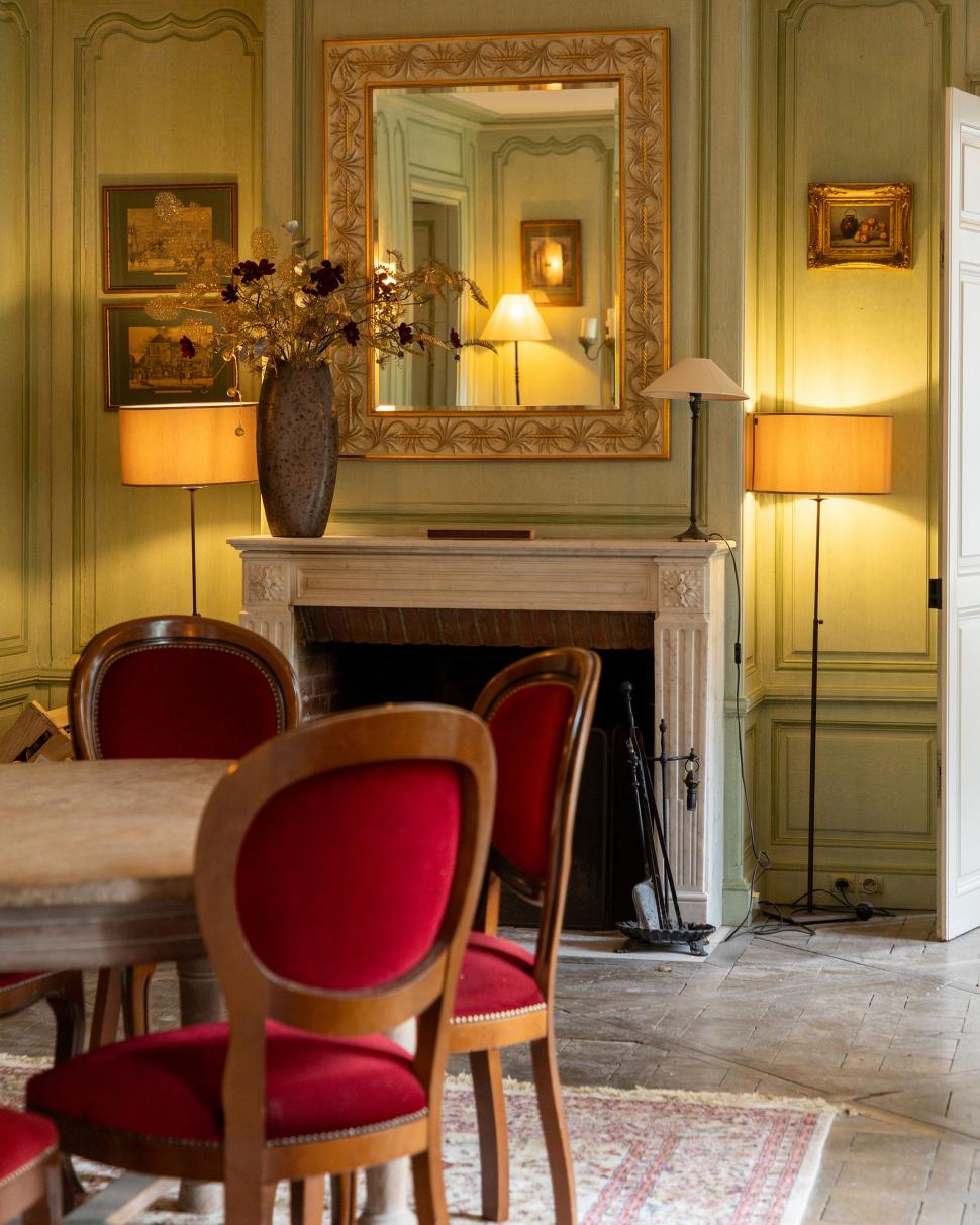 Un conac luxos din Franța, care i-a aparținut lui Karl Lagerfeld, se vinde mai ieftin decât unele apartamente din București 1057649