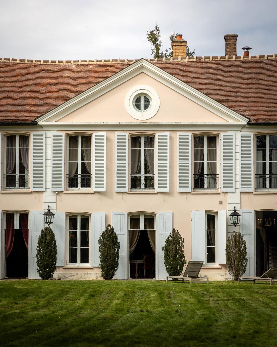 Un conac luxos din Franța, care i-a aparținut lui Karl Lagerfeld, se vinde mai ieftin decât unele apartamente din București 1057650