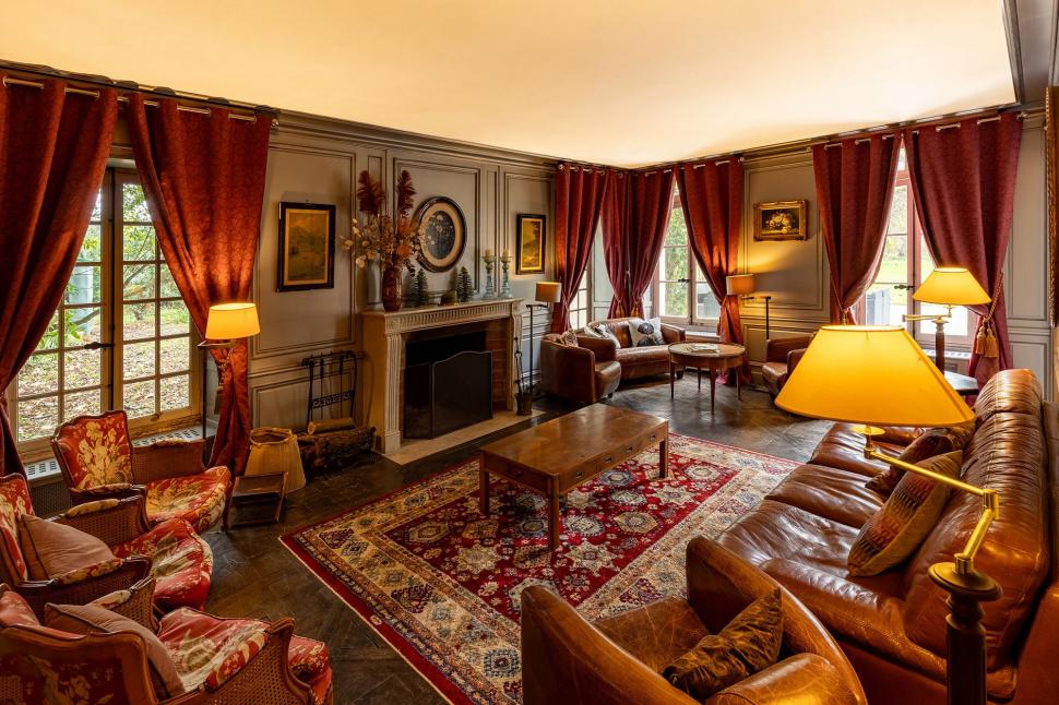 Un conac luxos din Franța, care i-a aparținut lui Karl Lagerfeld, se vinde mai ieftin decât unele apartamente din București 1057651