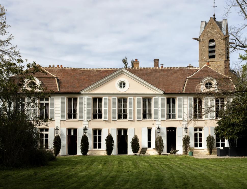 Un conac luxos din Franța, care i-a aparținut lui Karl Lagerfeld, se vinde mai ieftin decât unele apartamente din București 1057654