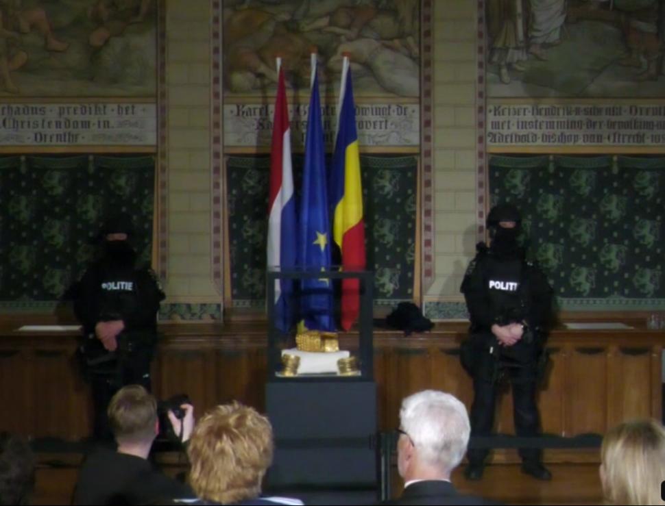 Cum arată acum coiful de la Coțofenești și cele două brățări dacice, furate și recuperate în Olanda 1058039