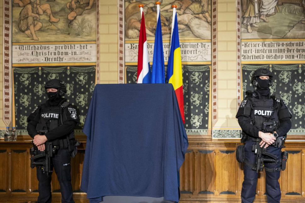 Cum arată acum coiful de la Coțofenești și cele două brățări dacice, furate și recuperate în Olanda 1058066