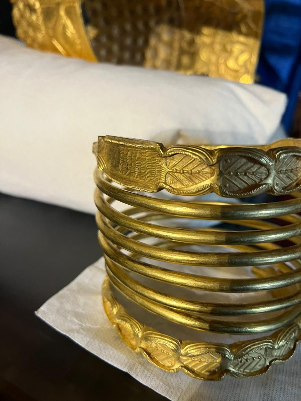 Cum arată acum coiful de la Coțofenești și cele două brățări dacice, furate și recuperate în Olanda 1058106