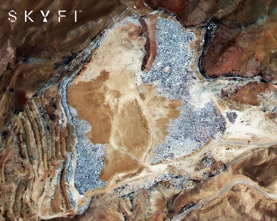 „Marea groapă de gunoi la modă”. Un munte de haine cu etichete de firmă pe care nimeni nu le mai vrea a apărut în Atacama 1058070