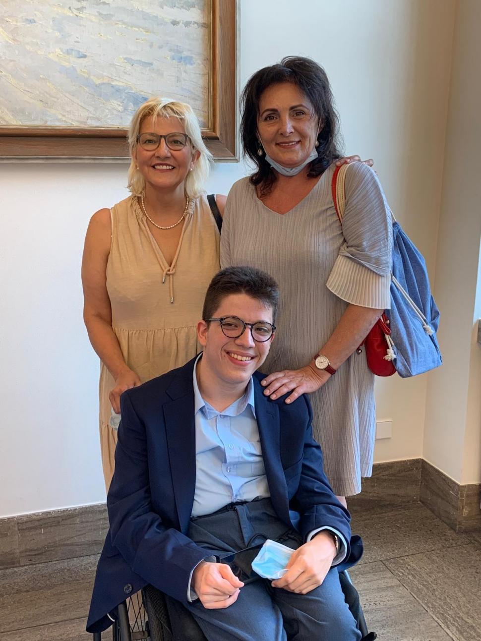 A cucerit elita Franței, dar România îl umilește cu „dosarul cu șină”. Povestea geniului în scaun cu rotile care vrea să fie român 1058285