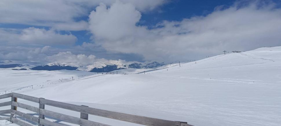Salvamontiştii anunţă condiţii excelente de schi, la Sinaia, de Florii: „Zăpada e incredibil de bună” 1058470