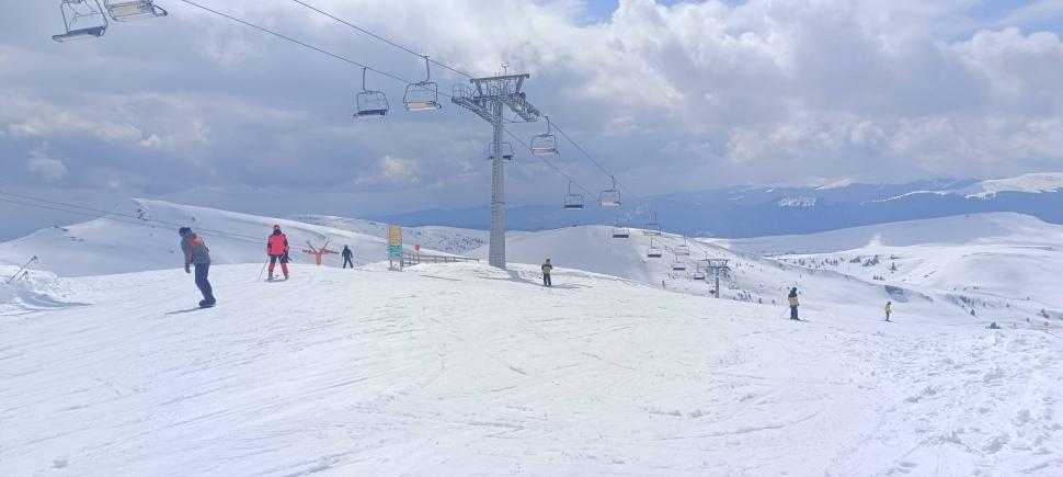 Salvamontiştii anunţă condiţii excelente de schi, la Sinaia, de Florii: „Zăpada e incredibil de bună” 1058472