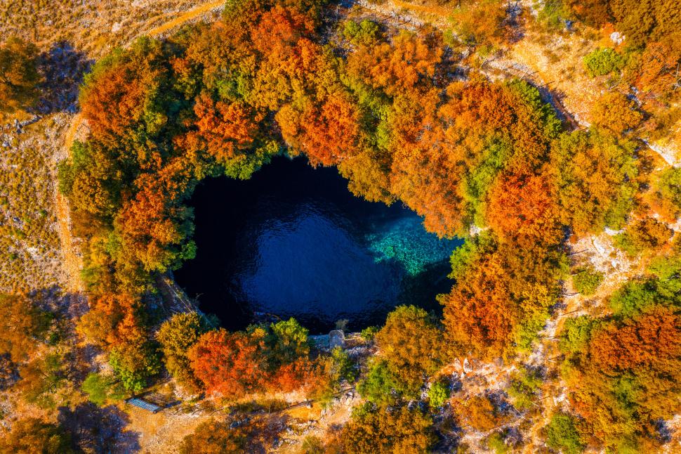 Peștera Melissani, un paradis turcoaz în Kefalonia: Adăposteşte un lac sărat subteran, scăldat de lumină prin tavanul prăbușit 1057778