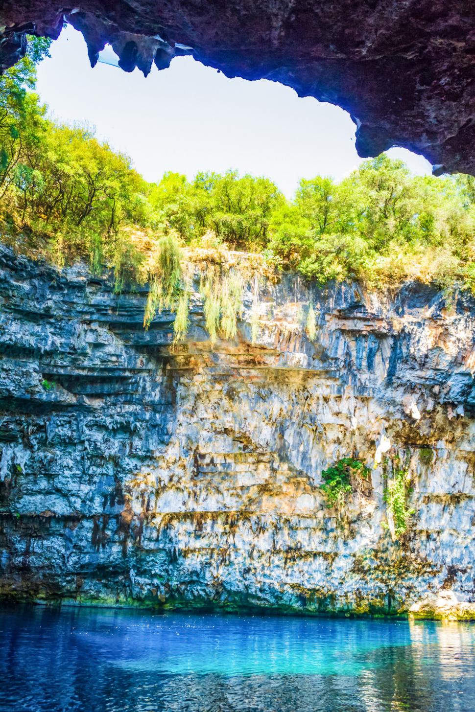 Peștera Melissani, un paradis turcoaz în Kefalonia: Adăposteşte un lac sărat subteran, scăldat de lumină prin tavanul prăbușit 1057781