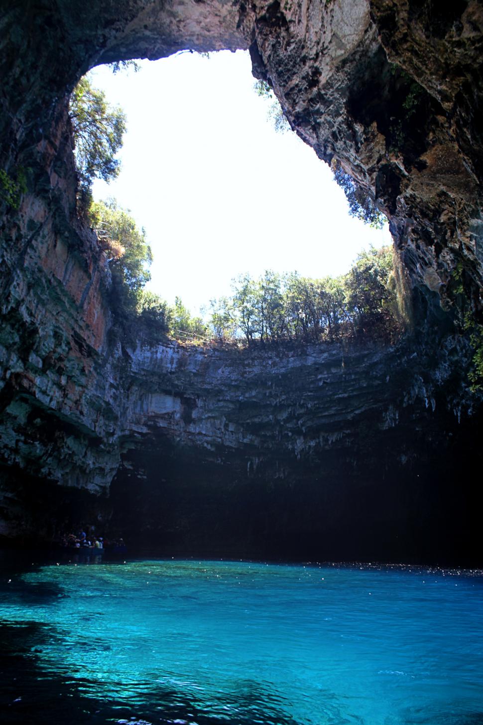 Peștera Melissani, un paradis turcoaz în Kefalonia: Adăposteşte un lac sărat subteran, scăldat de lumină prin tavanul prăbușit 1057784