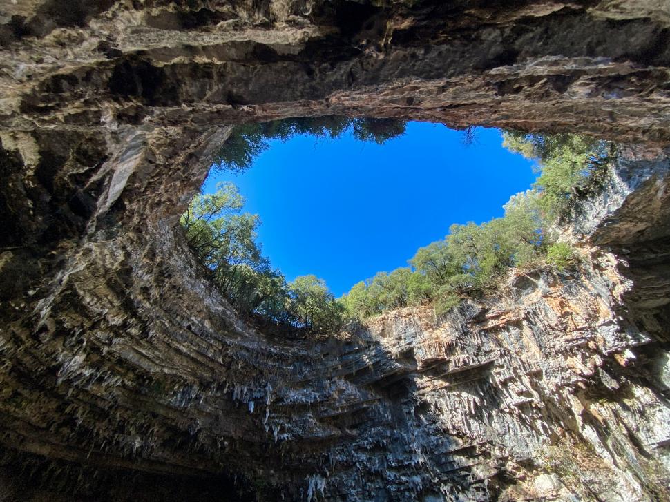 Peștera Melissani, un paradis turcoaz în Kefalonia: Adăposteşte un lac sărat subteran, scăldat de lumină prin tavanul prăbușit 1057801