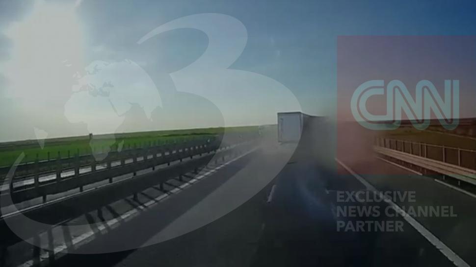 Accident cumplit pe A1. Doi soți au fost spulberați de un TIR care a lovit o mașină pe banda de urgență. Intervine elicopterul SMURD  1058806