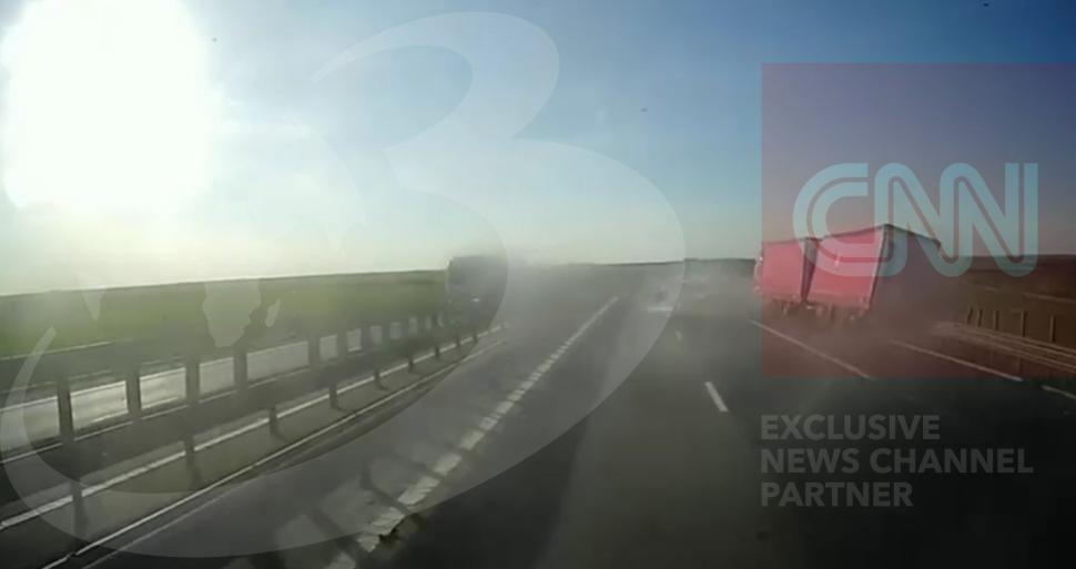 Accident cumplit pe A1. Doi soți au fost spulberați de un TIR care a lovit o mașină pe banda de urgență. Intervine elicopterul SMURD  1058807