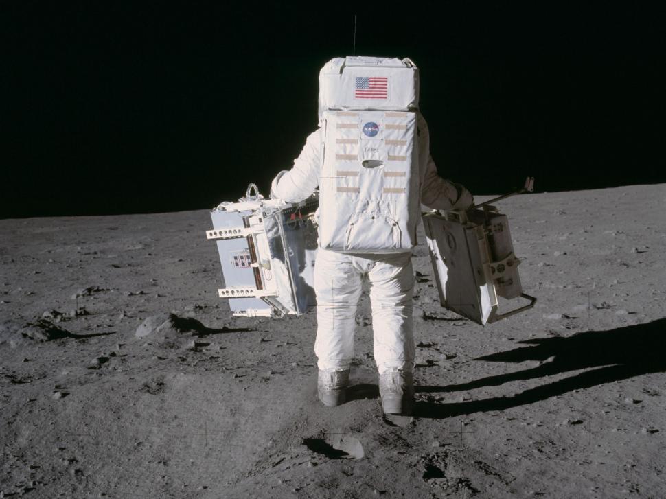 Câți oameni au ajuns pe Lună până acum. Și de ce unii cred că aselenizarea a fost falsificată 1058774