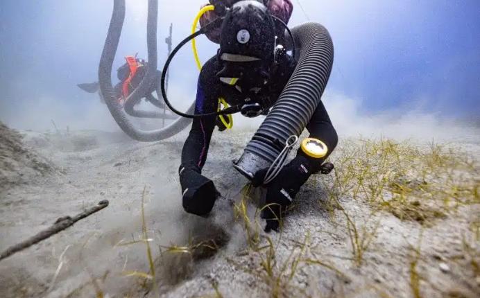 Descoperire istorică după 200 de ani. Un fragment din Partenon a fost recuperat din epava navei folosite de lordul Elgin 1058626