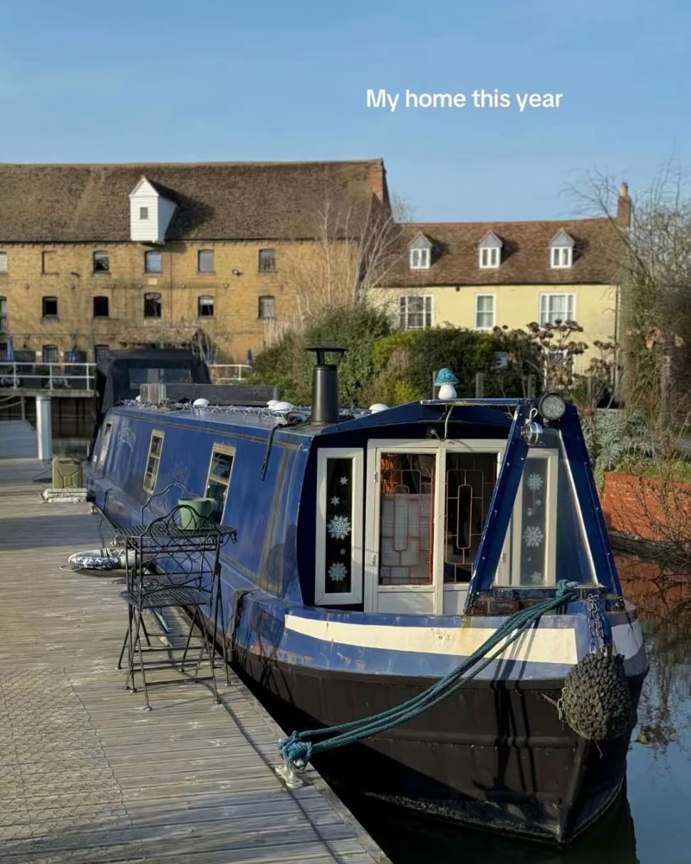 O femeie spune că cea mai bună idee din viața ei a fost să se mute pe o barcă. Ce economii face și ce a reușit să facă cu banii 1058661