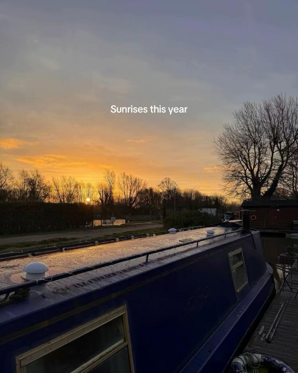 O femeie spune că cea mai bună idee din viața ei a fost să se mute pe o barcă. Ce economii face și ce a reușit să facă cu banii 1058662