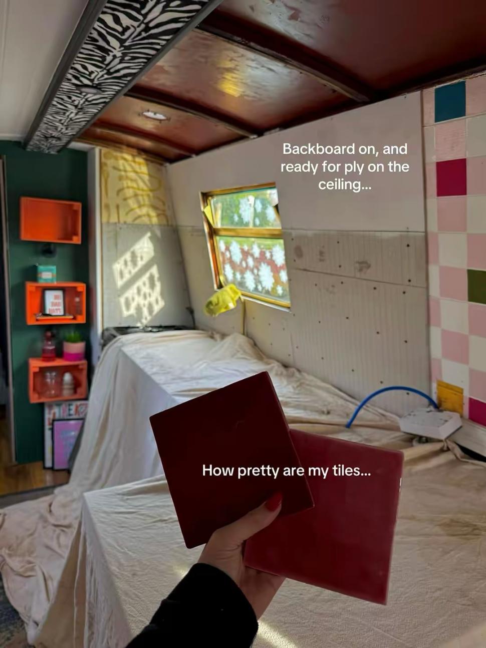 O femeie spune că cea mai bună idee din viața ei a fost să se mute pe o barcă. Ce economii face și ce a reușit să facă cu banii 1058665