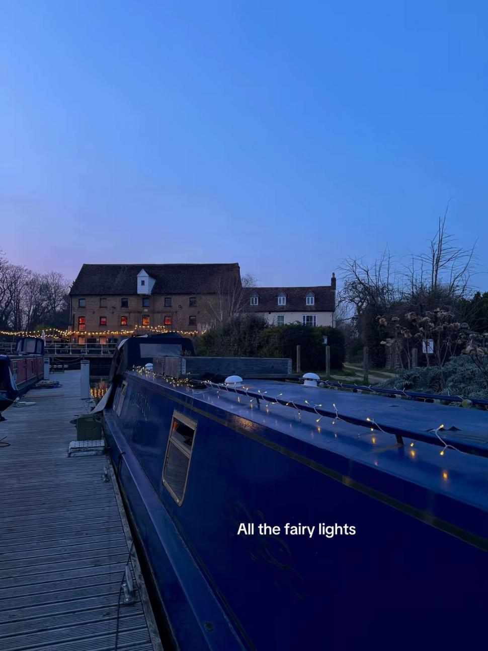 O femeie spune că cea mai bună idee din viața ei a fost să se mute pe o barcă. Ce economii face și ce a reușit să facă cu banii 1058672