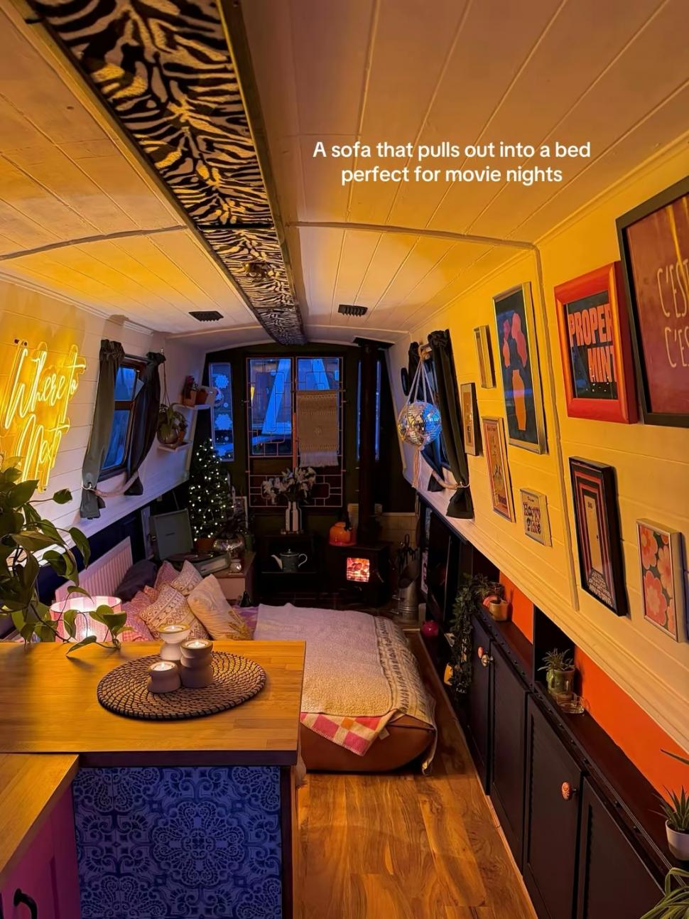 O femeie spune că cea mai bună idee din viața ei a fost să se mute pe o barcă. Ce economii face și ce a reușit să facă cu banii 1058674