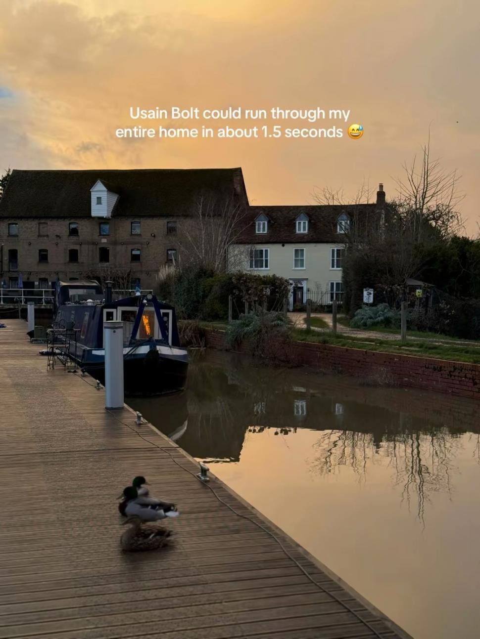 O femeie spune că cea mai bună idee din viața ei a fost să se mute pe o barcă. Ce economii face și ce a reușit să facă cu banii 1058677