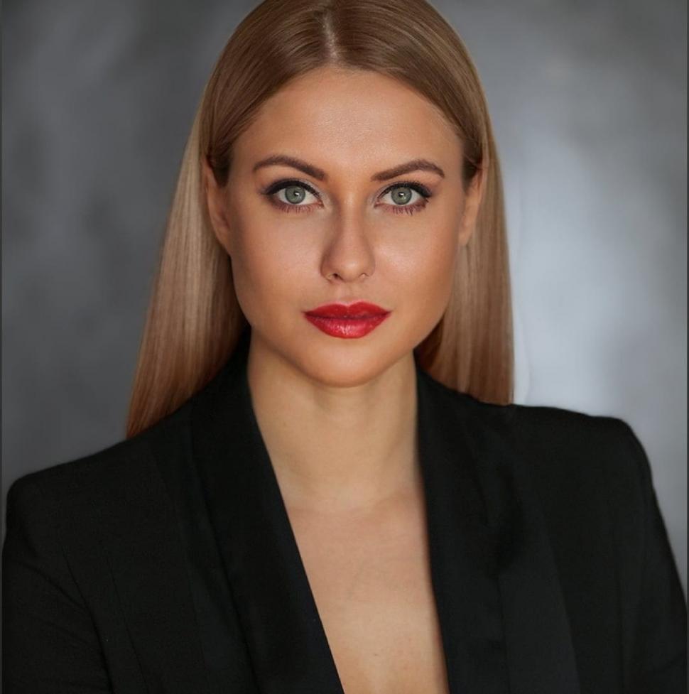 Spioana trimisă de ruși la New York s-a îndrăgostit de o americancă ce s-a dovedit a fi o agentă de contrainformații ucraineană 1058721