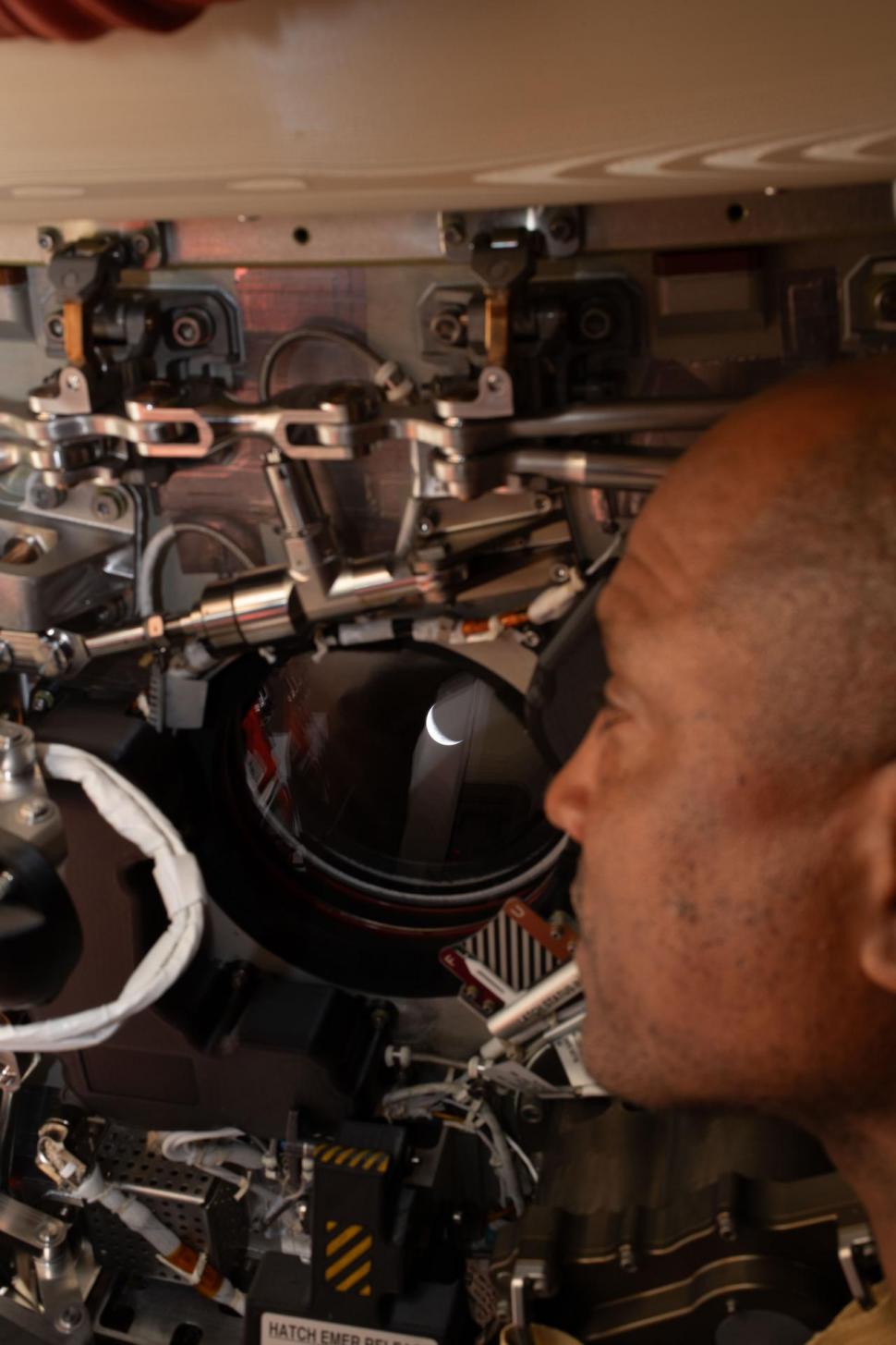 Artemis 2 în imagini. Zborul până la Lună surprins în fotografii spectaculoase din capsula Orion 1058911