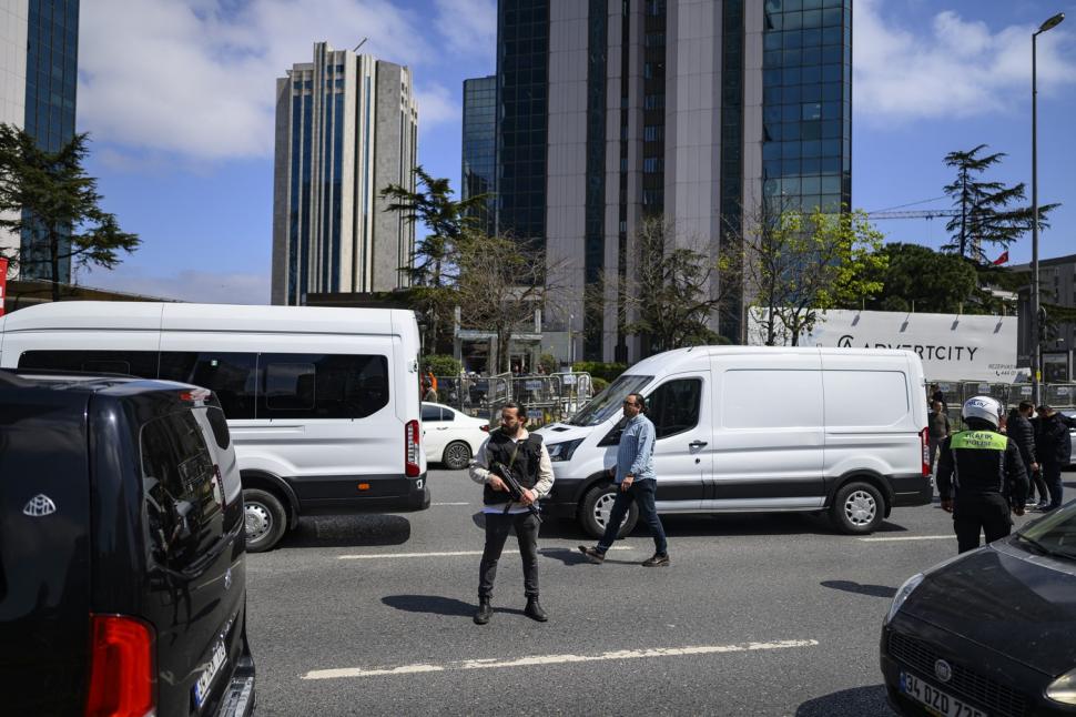 Atac terorist, la consulatul Israelului din Istanbul: Doi polițiști au fost împușcați. Trei atacatori au fost „neutralizați” 1058968