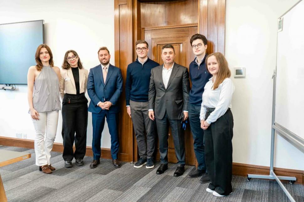 E-INFRA și London Business School: Burse de 500.000 de euro pentru formarea viitorilor lideri români 1059045