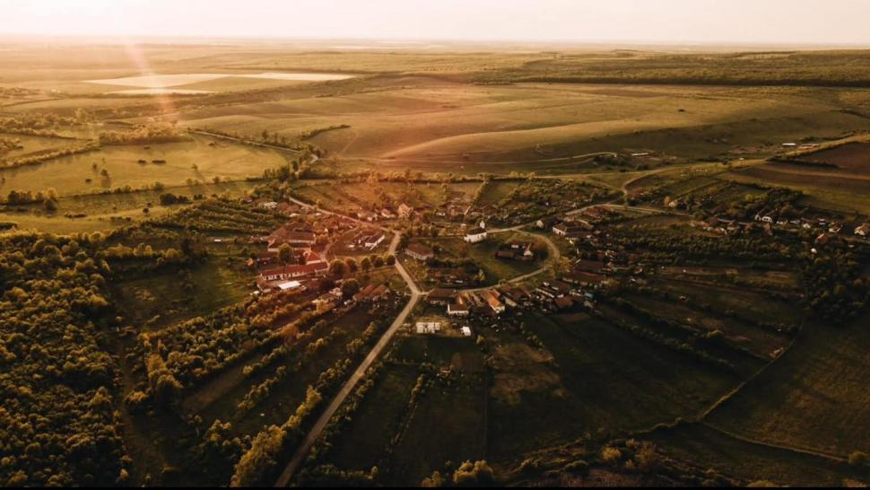 Satul unic în România „construit rotund”: Singurul șvab care mai locuiește în Charlottenburg povestește cum orășenii îi strică forma 1059375