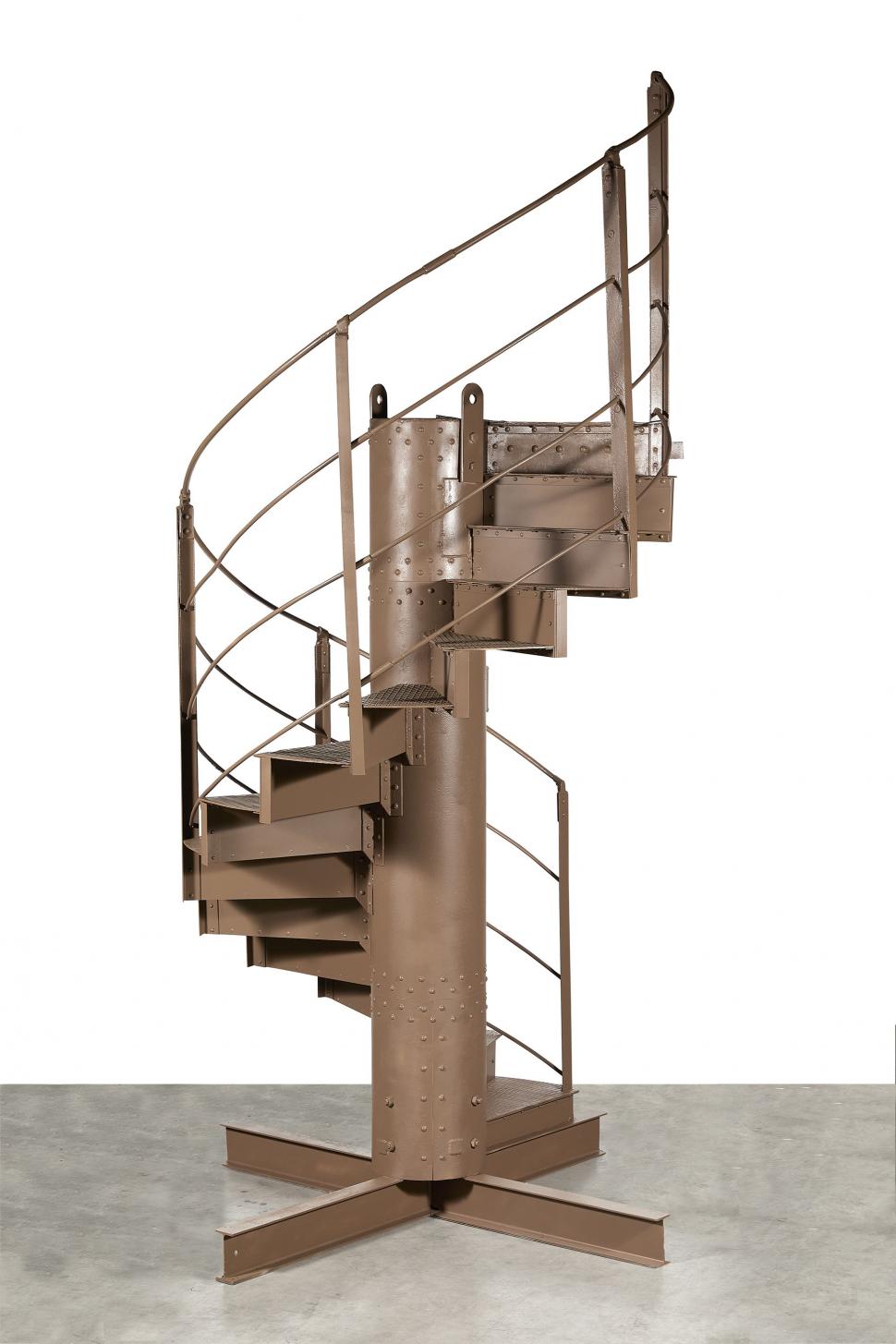 Se vinde o bucată din Turnul Eiffel. Cumpărătorul o poate lua acasă și trebuie să aibă spațiu suficient pentru ea 1059512