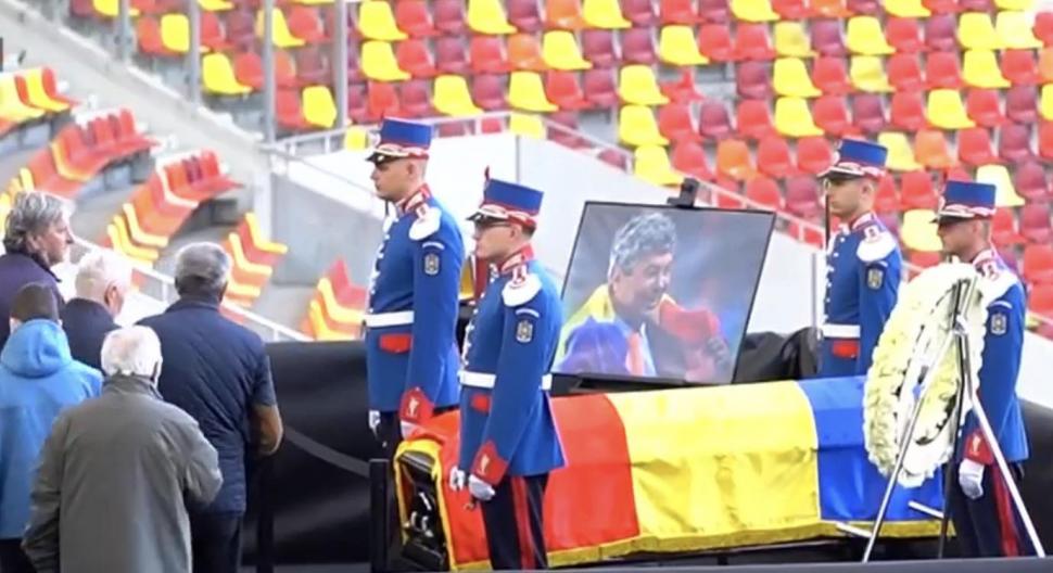 Imagini emoționante pe Arena Națională. Mulțimi de oameni vin să își ia rămas bun de la Mircea Lucescu 1059554