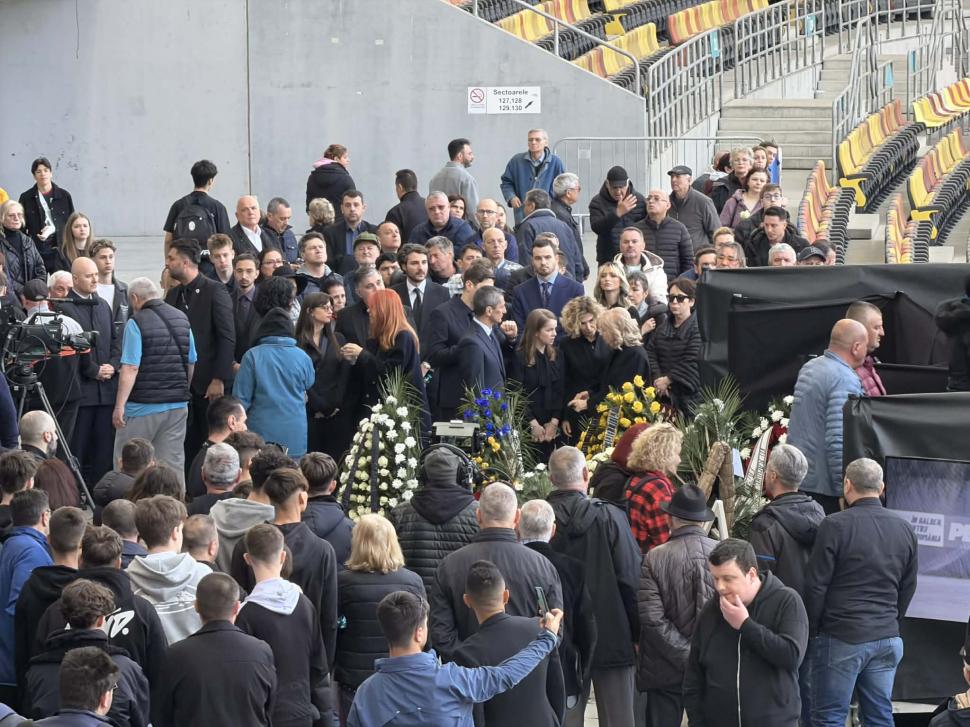 Imagini emoționante pe Arena Națională. Mulțimi de oameni vin să își ia rămas bun de la Mircea Lucescu 1059570