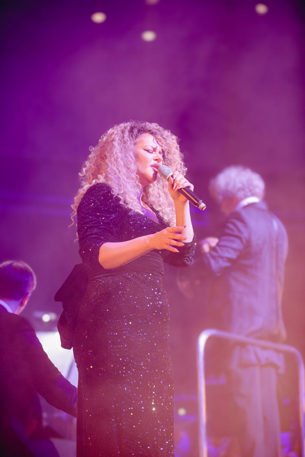 De la ariile lui Puccini la „Rolling in the Deep”. Cum a ajuns Alexandra Crișan vocea celui mai mare turneu simfonic al Europei 1059929