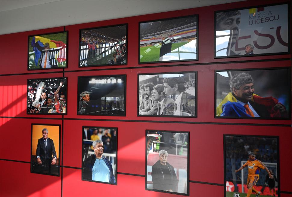 Imagini emoționante de la Arena Națională. Altar de flori în memoria lui Mircea Lucescu. Premierul Bolojan i-a adus un ultim omagiu 1059686