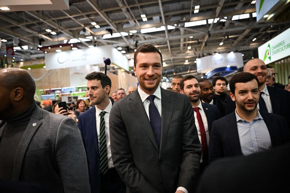 Jordan Bardella şi o ducesă italiană, fotografiaţi ţinându-se de mână în Corsica. "Povestea de dragoste la care nimeni nu se aştepta" 1059801