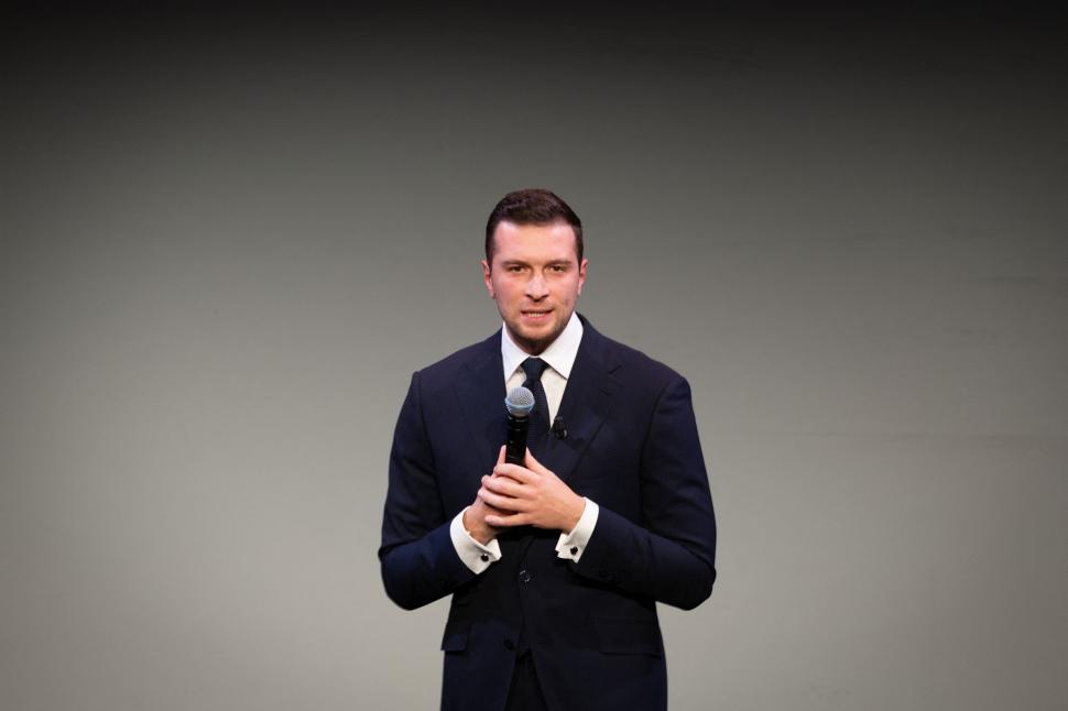 Jordan Bardella şi o ducesă italiană, fotografiaţi ţinându-se de mână în Corsica. "Povestea de dragoste la care nimeni nu se aştepta" 1059804