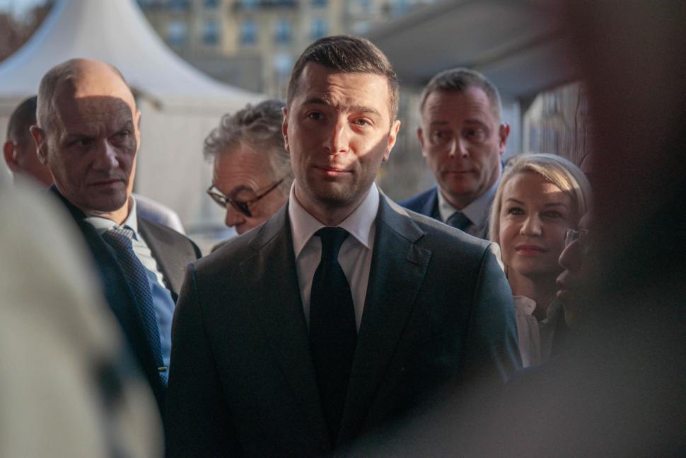 Jordan Bardella şi o ducesă italiană, fotografiaţi ţinându-se de mână în Corsica. "Povestea de dragoste la care nimeni nu se aştepta" 1059805