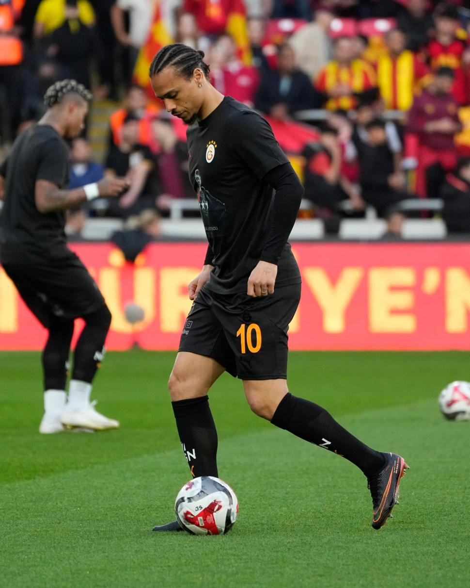 Jucătorii Galatasaray, mesaj special în română pentru Mircea Lucescu, în Campionatul Turciei. Momente de reculegere, pe mari stadioane 1059698