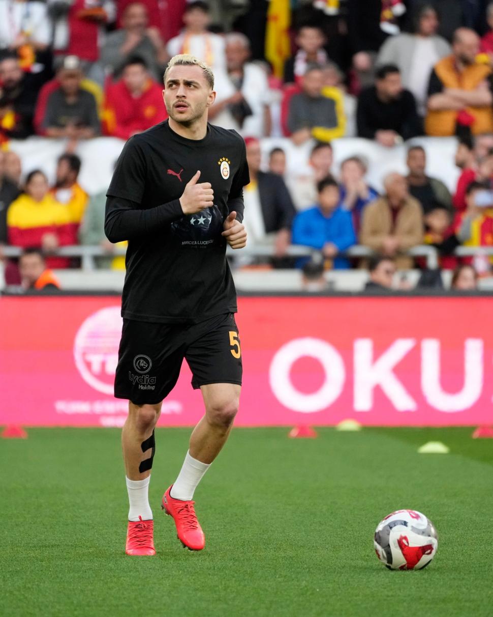 Jucătorii Galatasaray, mesaj special în română pentru Mircea Lucescu, în Campionatul Turciei. Momente de reculegere, pe mari stadioane 1059700