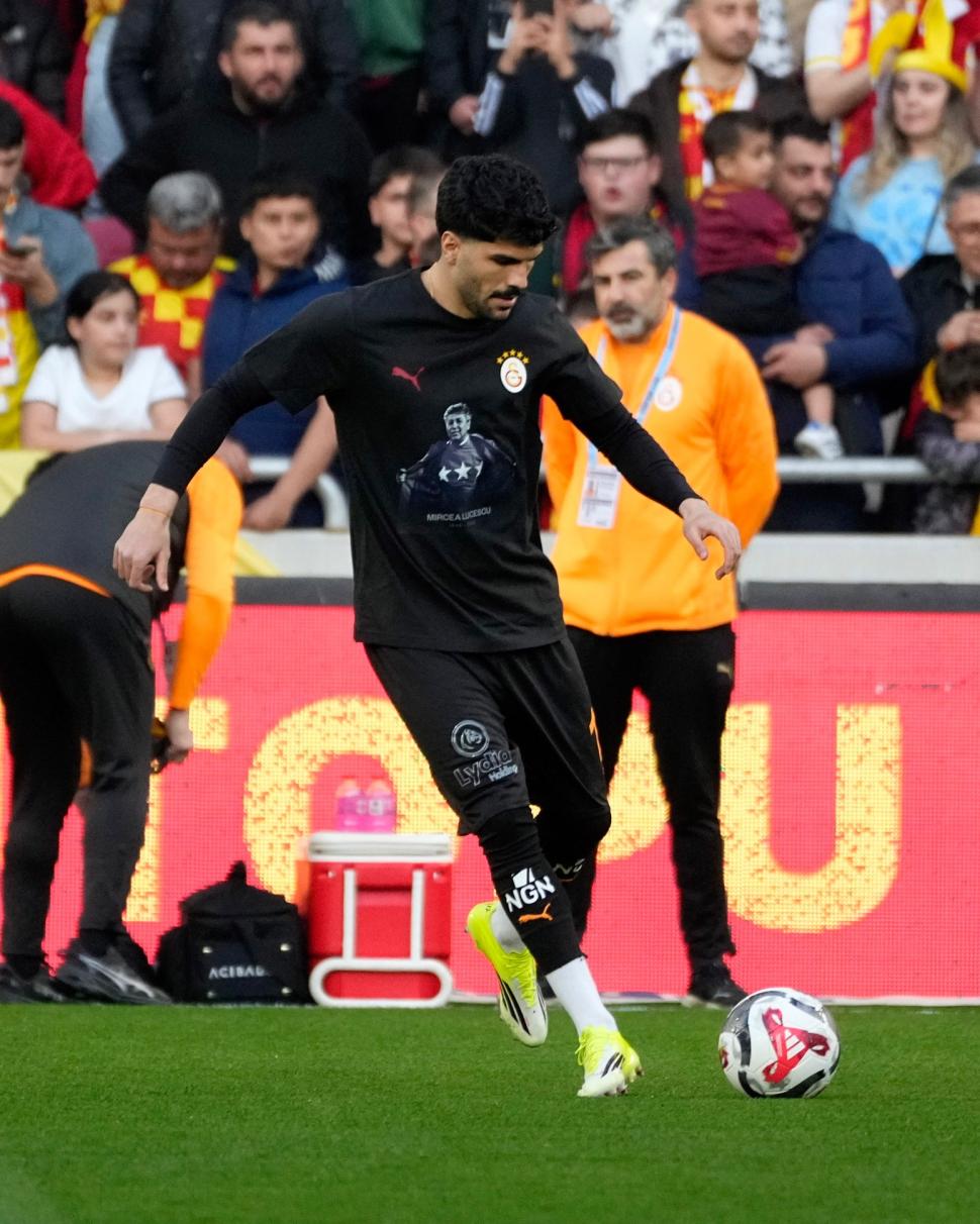 Jucătorii Galatasaray, mesaj special în română pentru Mircea Lucescu, în Campionatul Turciei. Momente de reculegere, pe mari stadioane 1059701