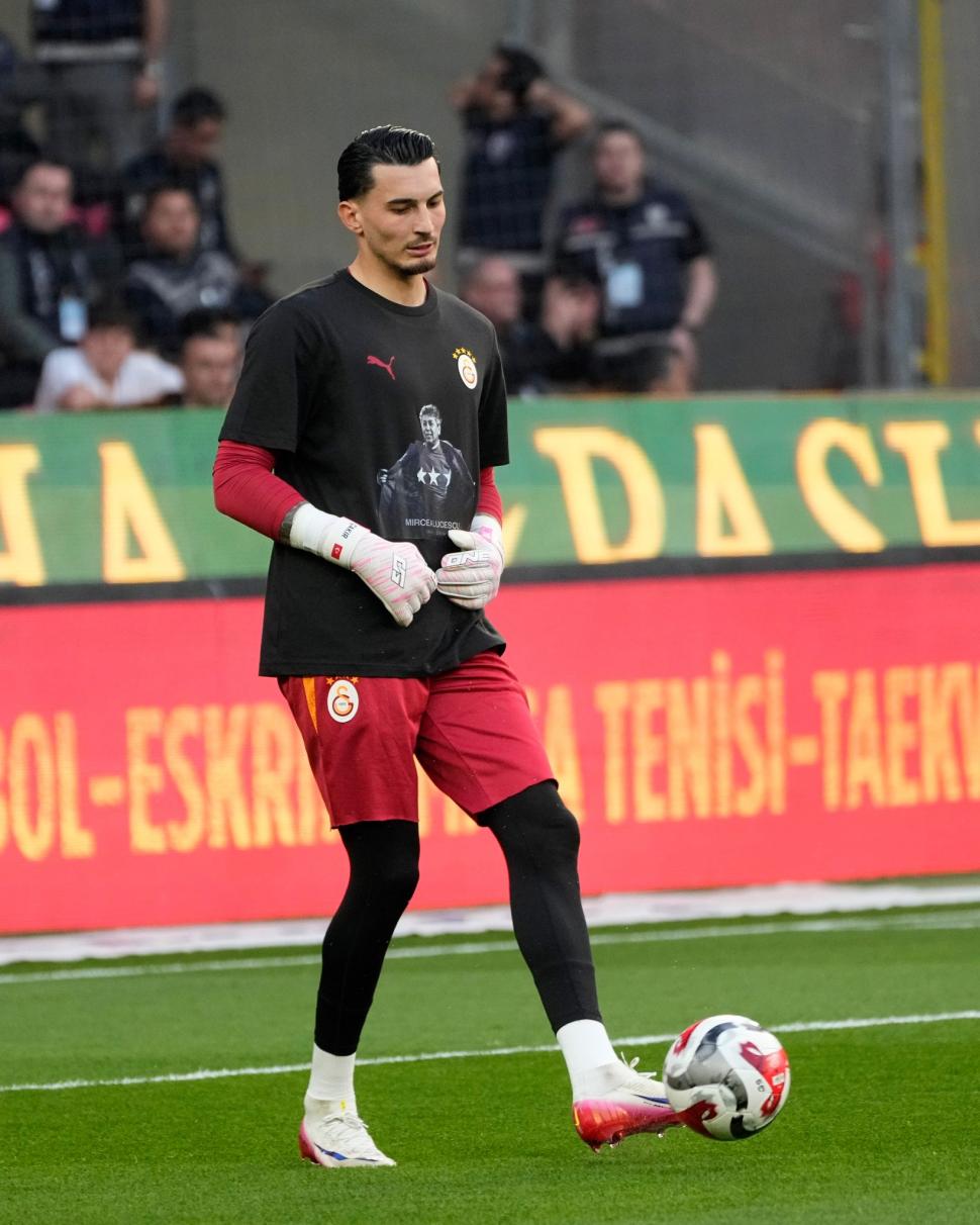 Jucătorii Galatasaray, mesaj special în română pentru Mircea Lucescu, în Campionatul Turciei. Momente de reculegere, pe mari stadioane 1059703