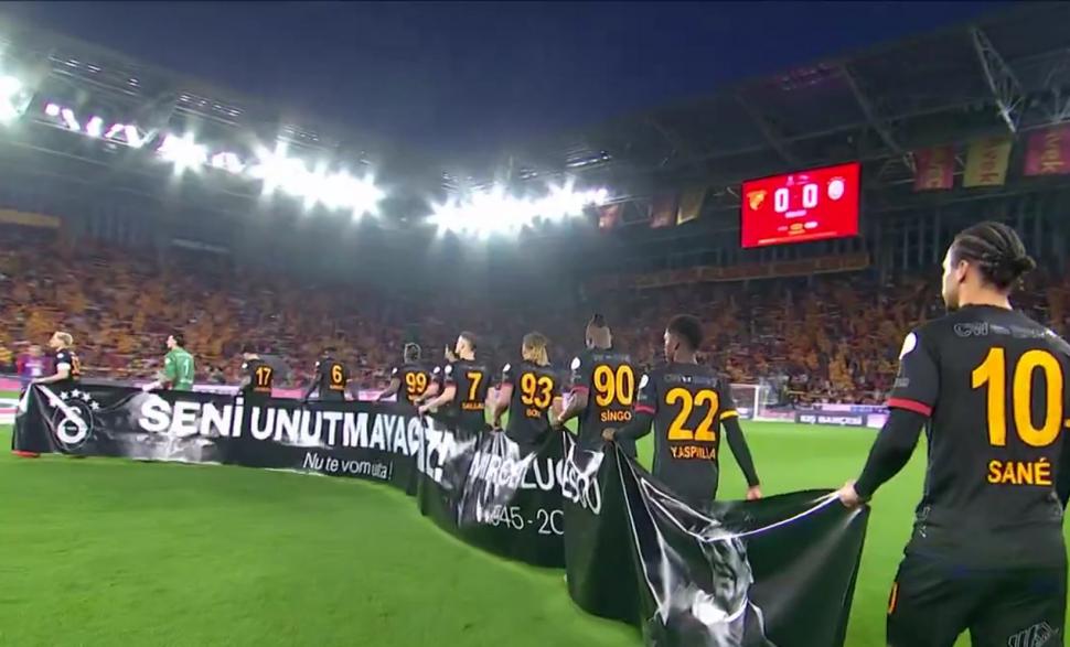Jucătorii Galatasaray, mesaj special în română pentru Mircea Lucescu, în Campionatul Turciei. Momente de reculegere, pe mari stadioane 1059706