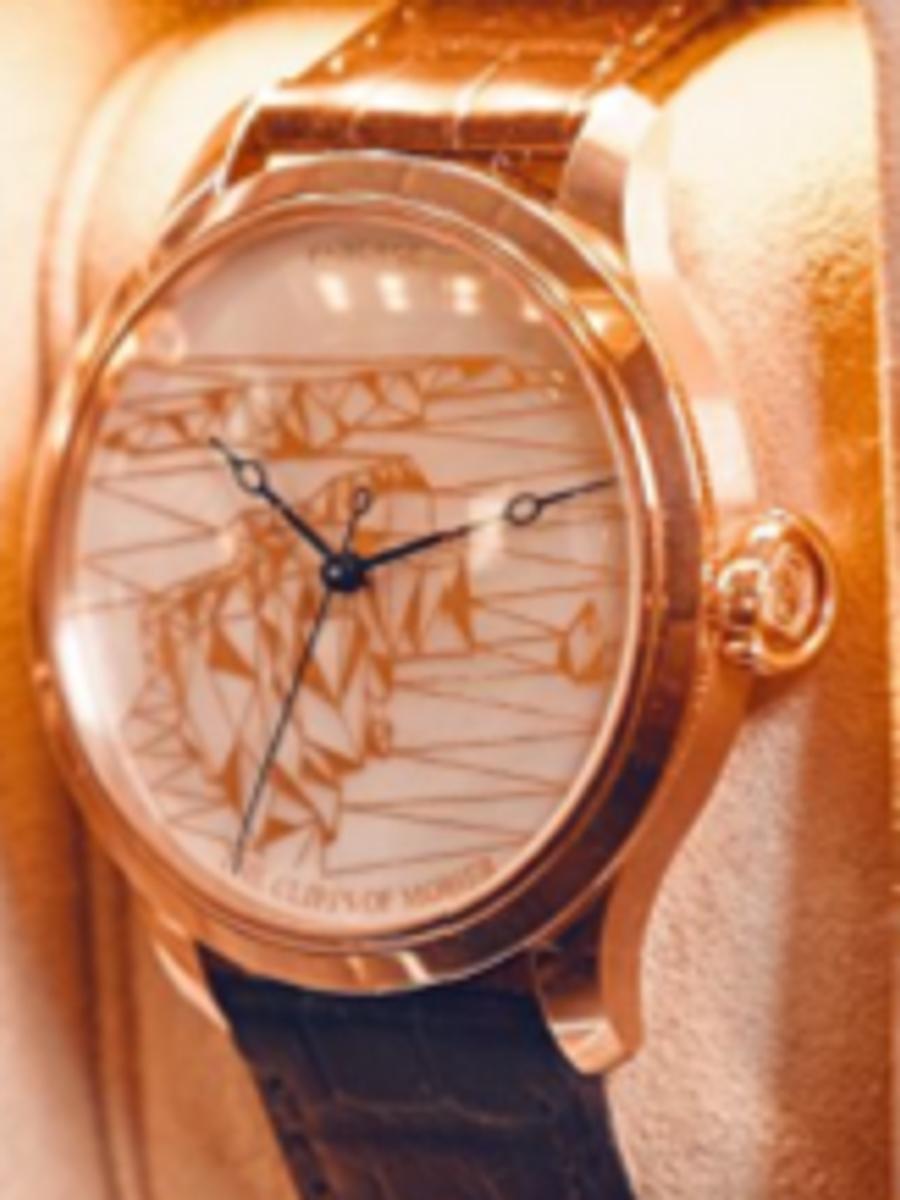 Un hoț a furat o poșetă și nu și-a dat seama că obiectul bizar din ea era un ou Fabergé de 2 mil. €. L-a dat la schimb pe niște droguri 1059865