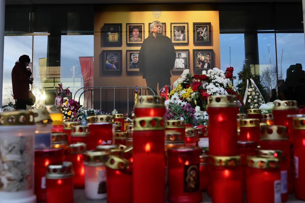 Mircea Lucescu a fost înmormântat cu onoruri militare la Cimitirul Bellu 1059944