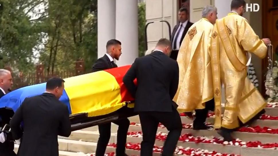 Mircea Lucescu a fost înmormântat cu onoruri militare la Cimitirul Bellu 1059954